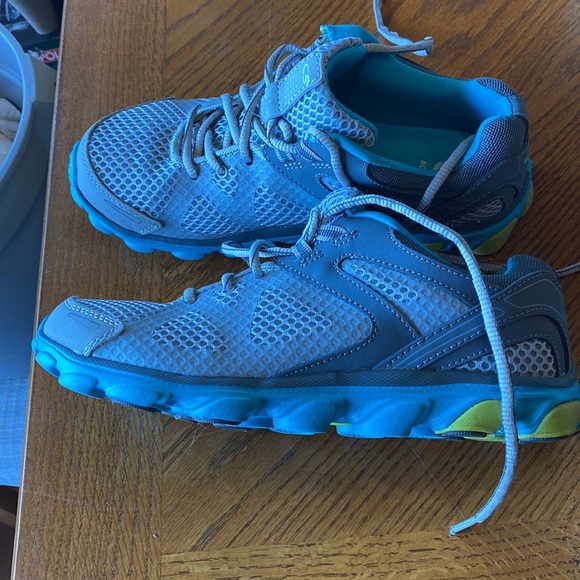 Women’s sneakers - Picture 2 of 6